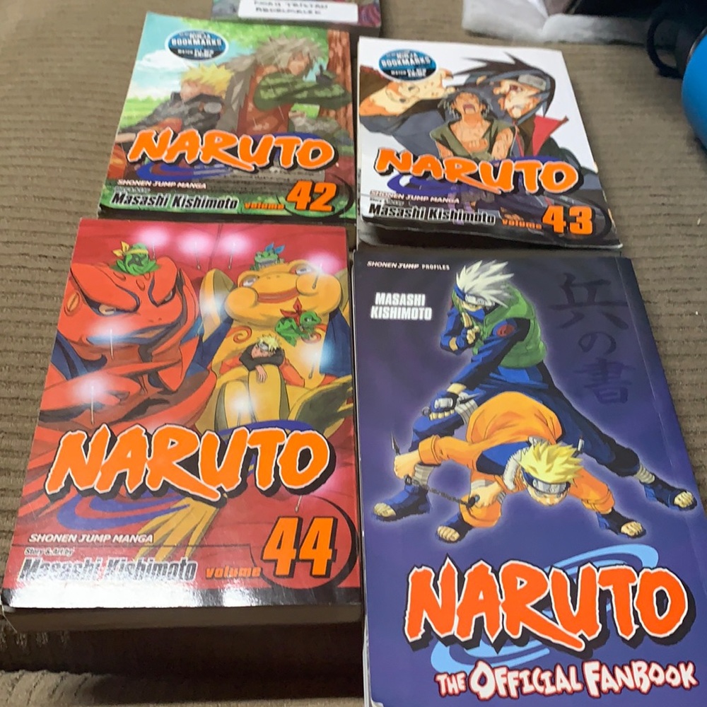 Naruto 4 book lot